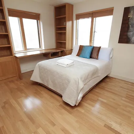 Grand Canal Apartment: Sleeps 6 Dublin