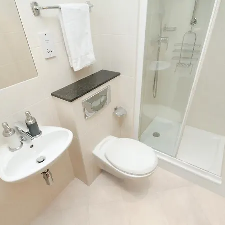 Apartment Grand Canal Apartment: Sleeps 6 Dublin