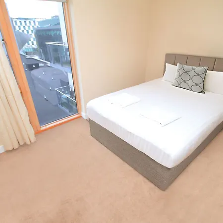 Grand Canal Apartment: Sleeps 6 Dublin